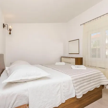 Maja Apartman *