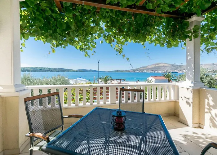 Maja Διαμέρισμα Τρογκίρ